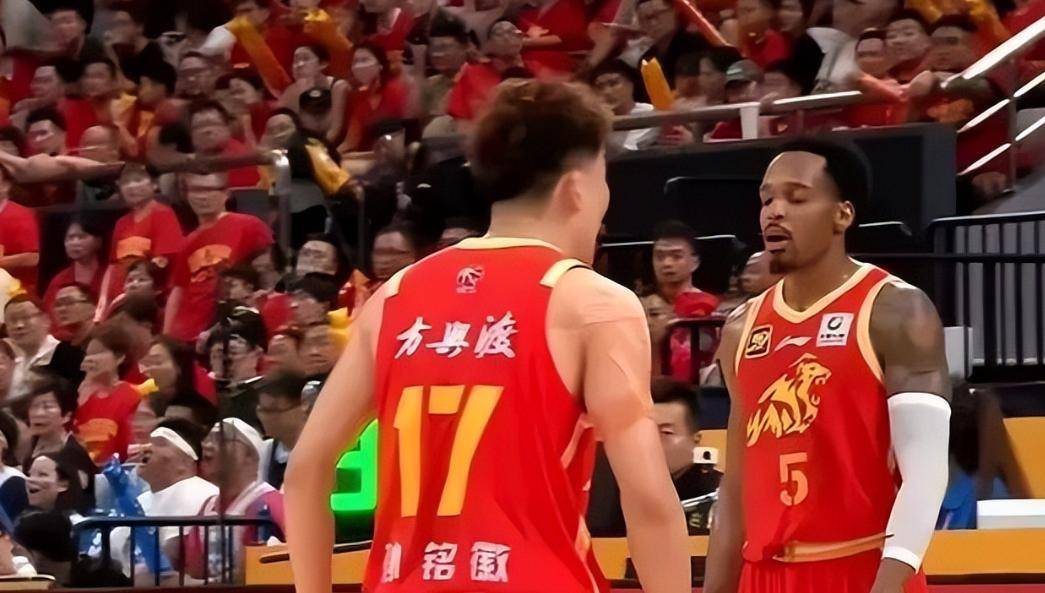 北京男篮喜迎胜利，全队士气高昂的简单介绍